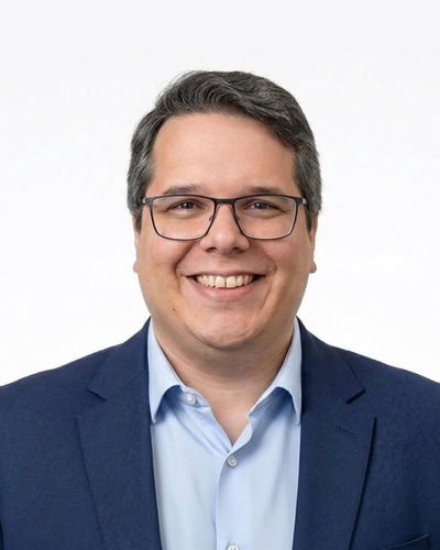 Psicólogo e neuropsicóloga que atende em Aracaju pela clínica Equilíbrius Psicologia: Andrei Sá Andrade