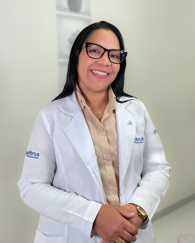 Psicóloga e neuropsicóloga que atende em Aracaju pela clínica Equilíbrius Psicologia: Naiana Silva Andrade