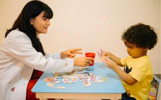 Psicóloga e neuropsicóloga que atende em Aracaju pela clínica Equilíbrius Psicologia: Valbia Cristiane Cordeiro Alves
